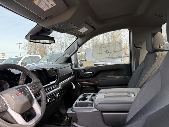 2025 GMC Sierra 3500HD Vehicle Photo in CHICOPEE, MA 01020-5001