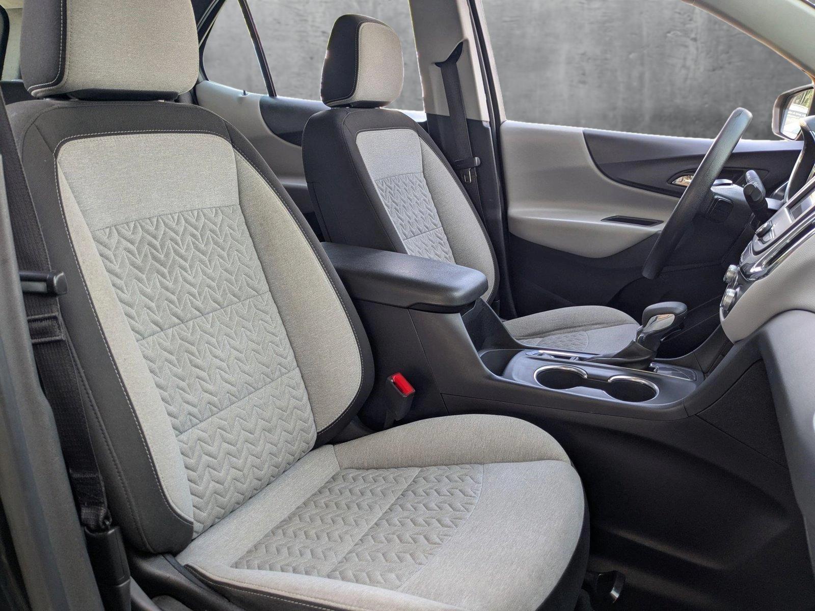 2022 Chevrolet Equinox Vehicle Photo in VALENCIA, CA 91355-1705