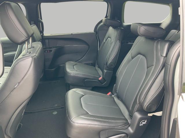 2025 Chrysler Pacifica Vehicle Photo in Kaukauna, WI 54130