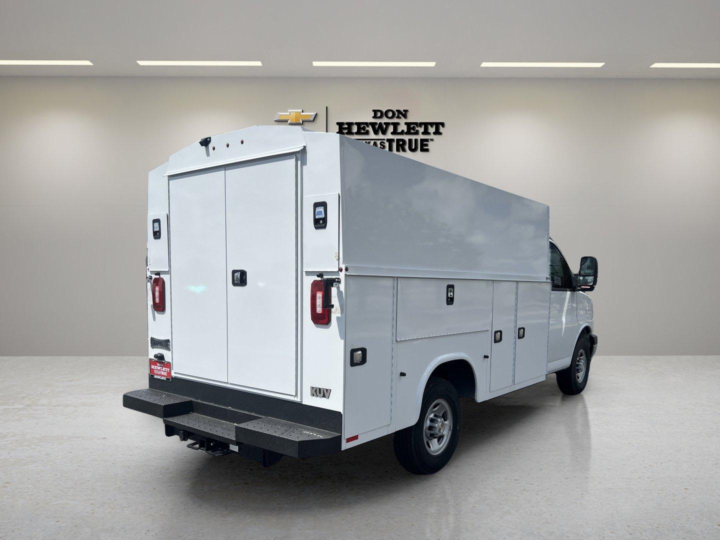 2025 Chevrolet Express Cutaway 3500 Vehicle Photo in GEORGETOWN, TX 78626-7508