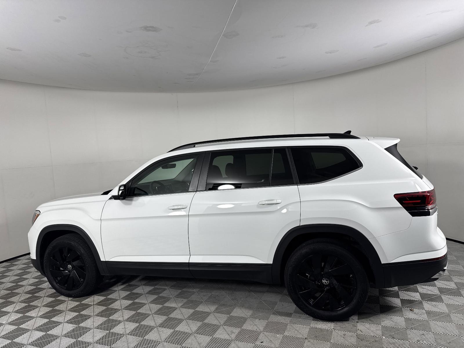2024 Volkswagen Atlas Vehicle Photo in Georgetown, TX 78626