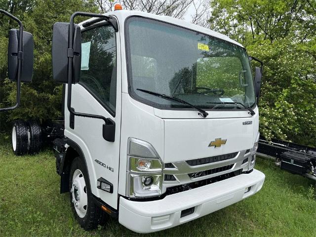 2024 Chevrolet Low Cab Forward 4500 Vehicle Photo in ALCOA, TN 37701-3235