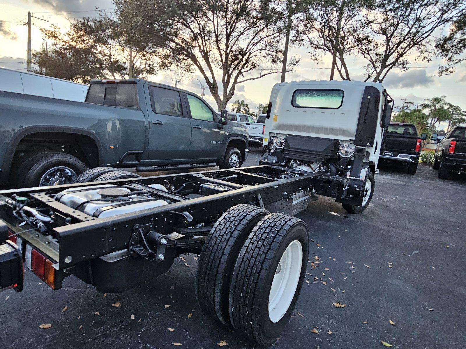 2025 Chevrolet Low Cab Forward 5500 HG Vehicle Photo in GREENACRES, FL 33463-3207