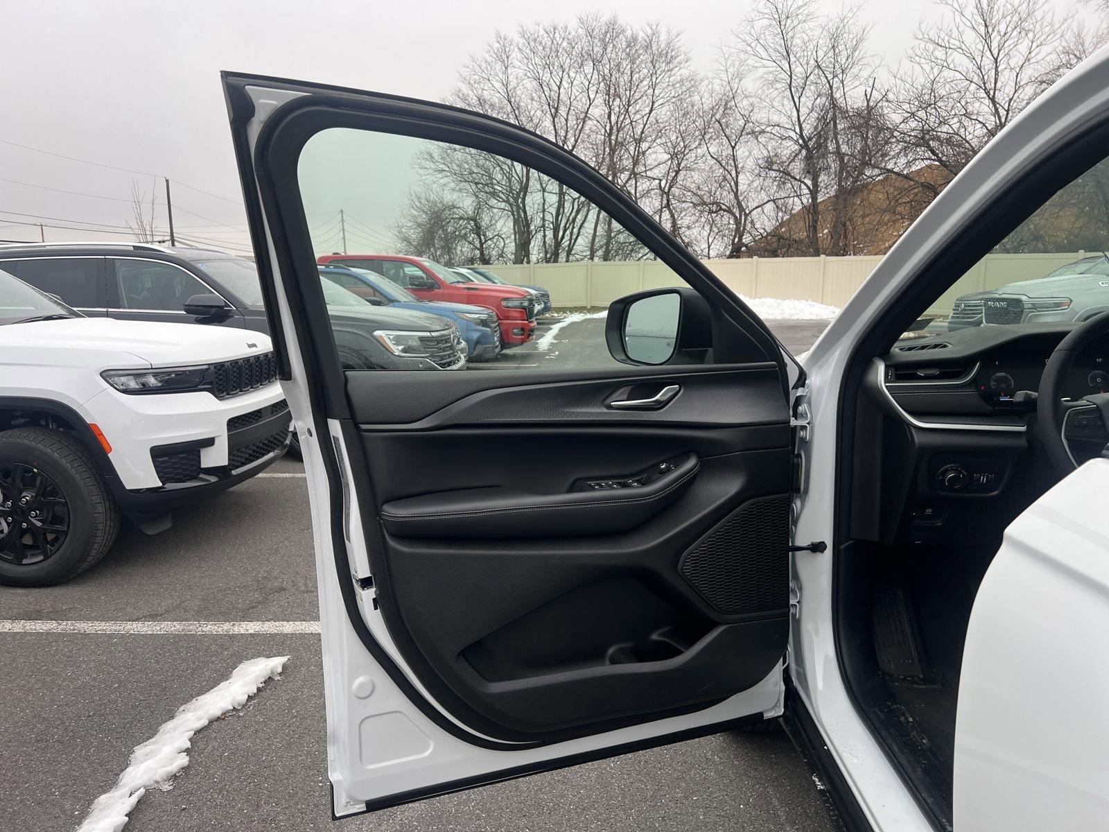 2025 Jeep Grand Cherokee Vehicle Photo in Mechanicsburg, PA 17050-1707