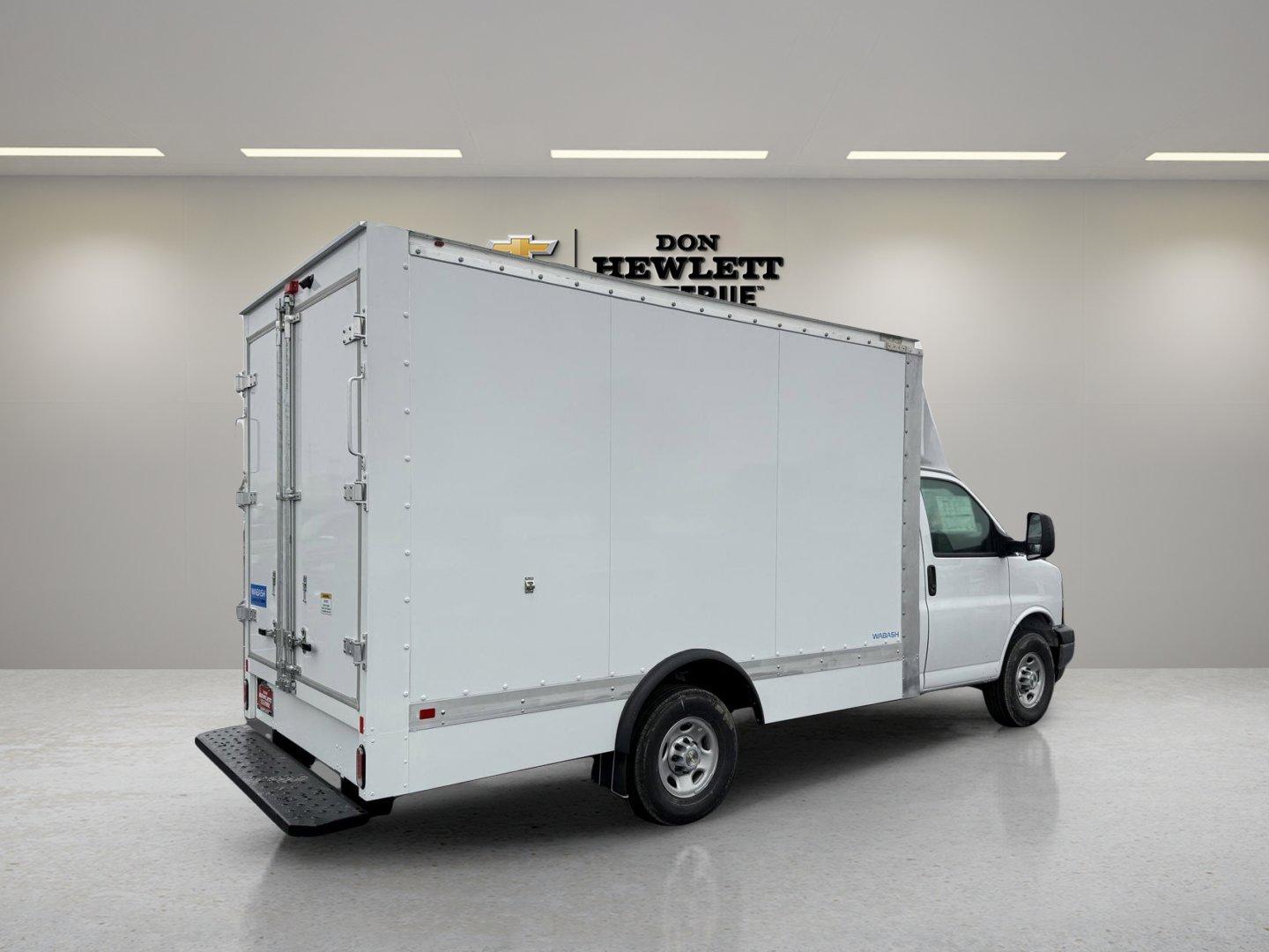 2024 Chevrolet Express Cutaway 3500 Vehicle Photo in GEORGETOWN, TX 78626-7508