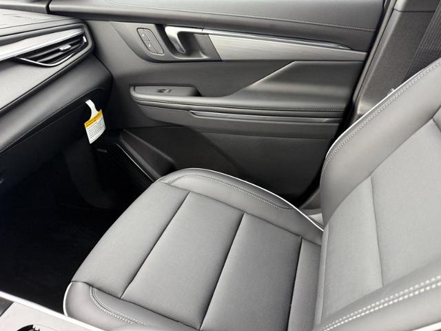2025 Buick Enclave Vehicle Photo in COLUMBIA, MO 65203-3903