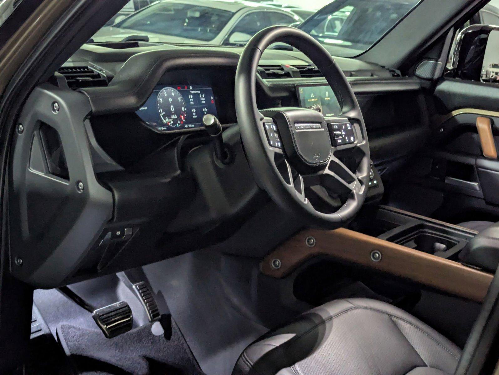 2024 Land Rover Defender Vehicle Photo in Pompano Beach, FL 33064
