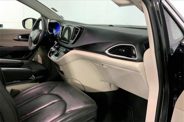 2023 Chrysler Pacifica Vehicle Photo in INDEPENDENCE, MO 64055-1314