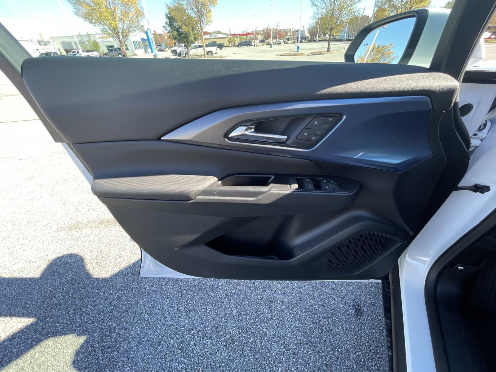 2025 Chevrolet Equinox EV Vehicle Photo in BENTONVILLE, AR 72712-4322