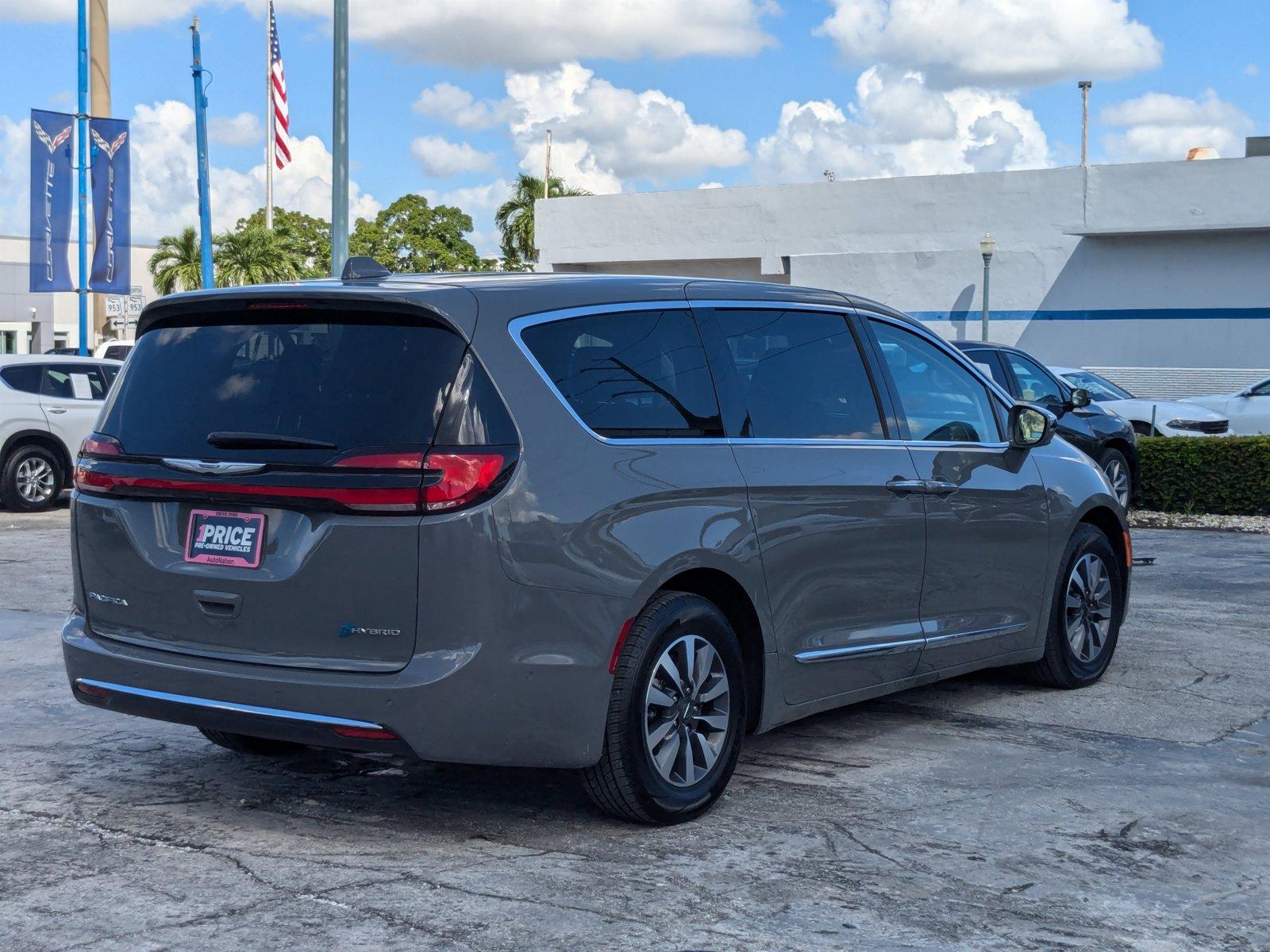 2022 Chrysler Pacifica Vehicle Photo in MIAMI, FL 33134-2699