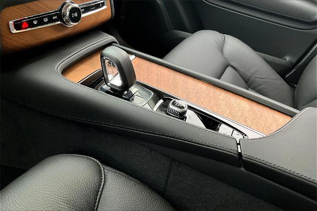 2025 Volvo XC90 Vehicle Photo in Houston, TX 77007