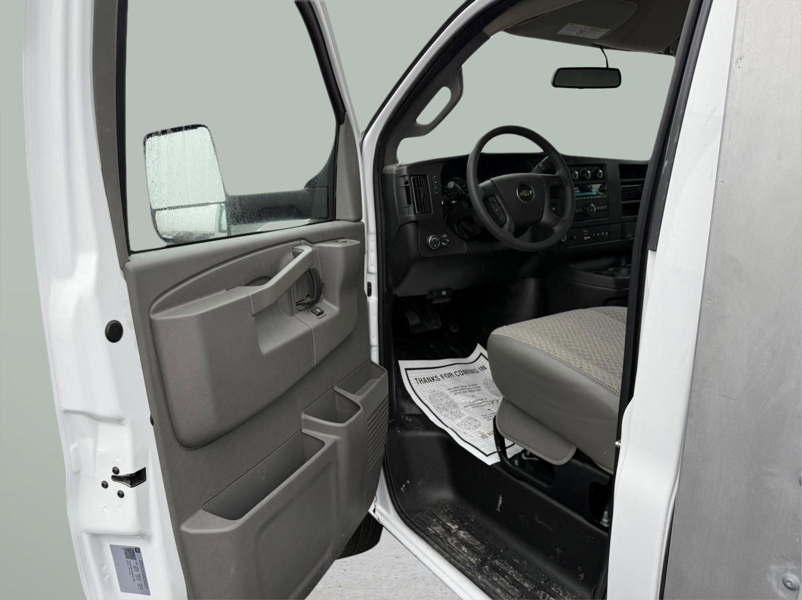 2024 Chevrolet Express Cutaway 3500 Vehicle Photo in GEORGETOWN, TX 78626-7508