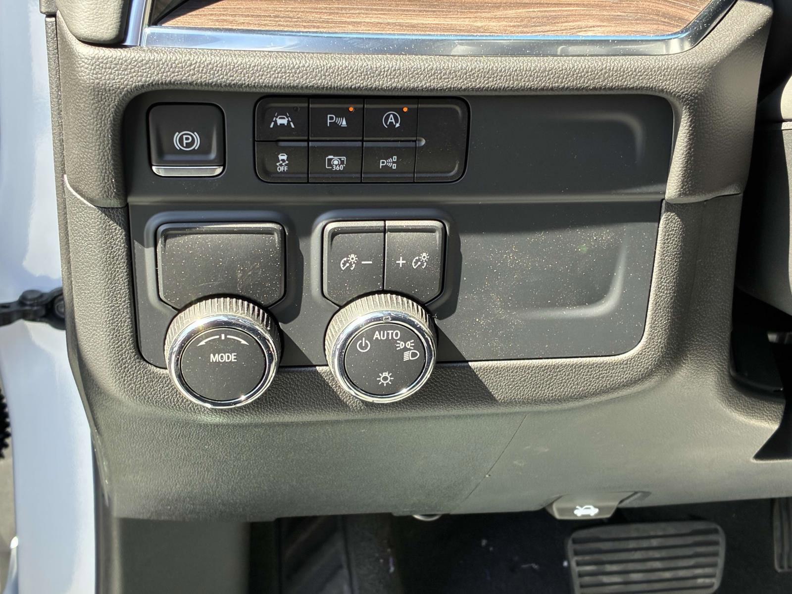 2025 Chevrolet Suburban Vehicle Photo in LOS ANGELES, CA 90007-3794