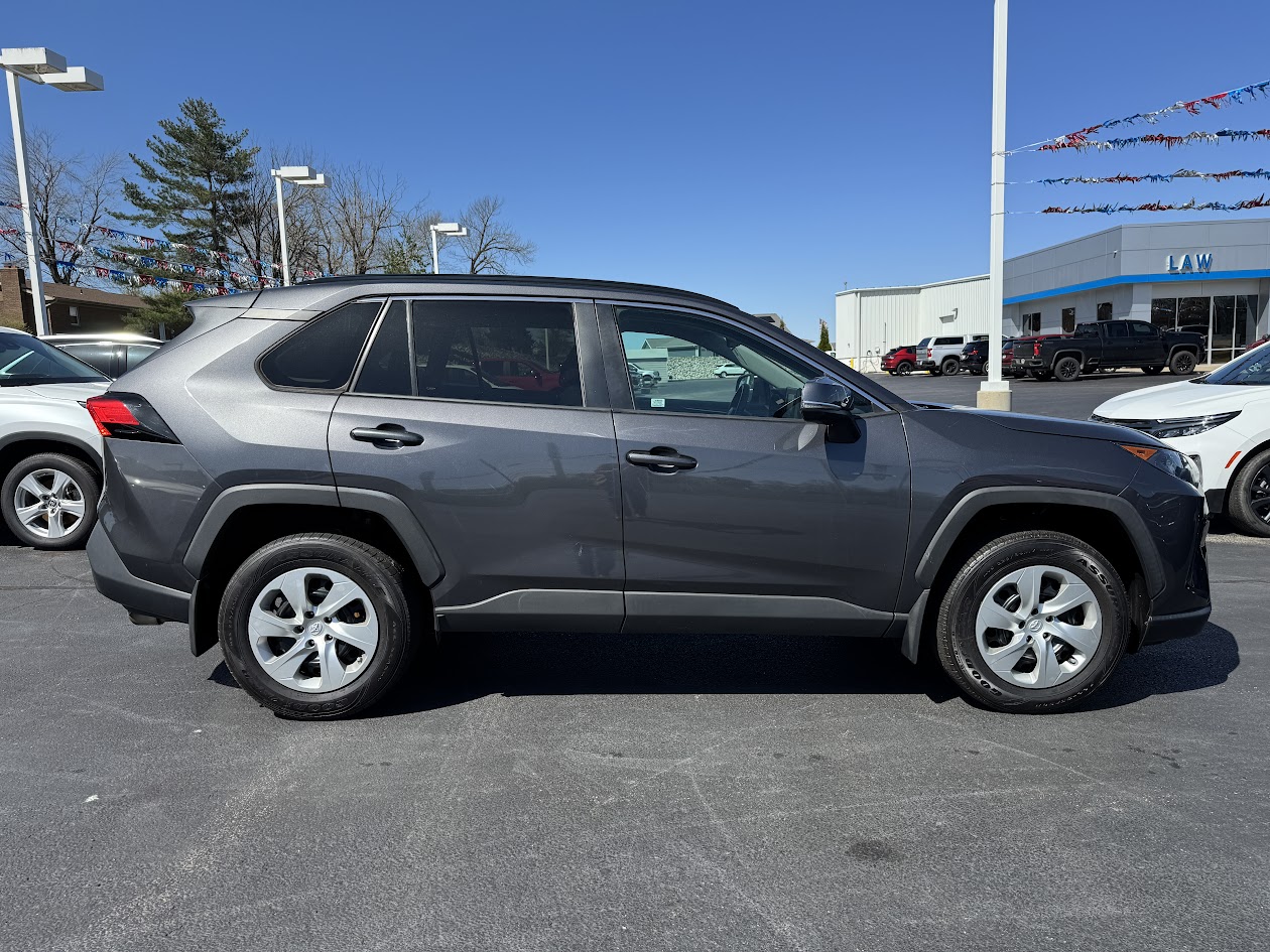 2019 Toyota RAV4 Vehicle Photo in BOONVILLE, IN 47601-9633