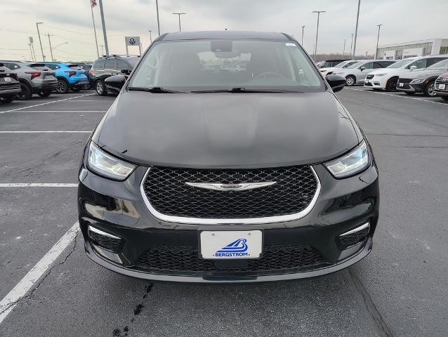 2024 Chrysler Pacifica Vehicle Photo in GREEN BAY, WI 54304-5303