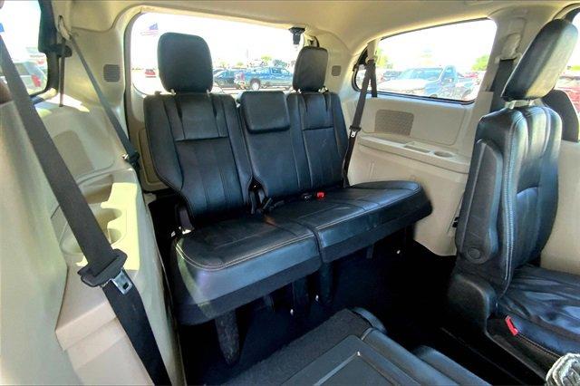 2016 Chrysler Town & Country Vehicle Photo in TOPEKA, KS 66609-0000