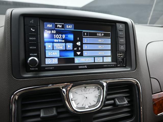 2016 Chrysler Town & Country Vehicle Photo in Cedar Rapids, IA 52402