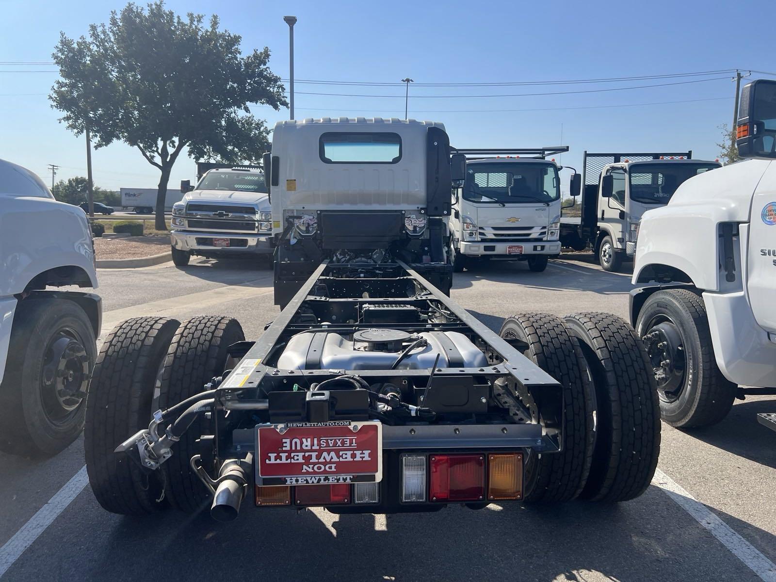 2025 Chevrolet Low Cab Forward 5500 XG Vehicle Photo in GEORGETOWN, TX 78626-7508