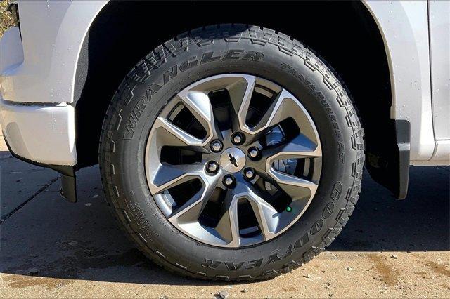 2024 Chevrolet Silverado 1500 Vehicle Photo in TOPEKA, KS 66609-0000