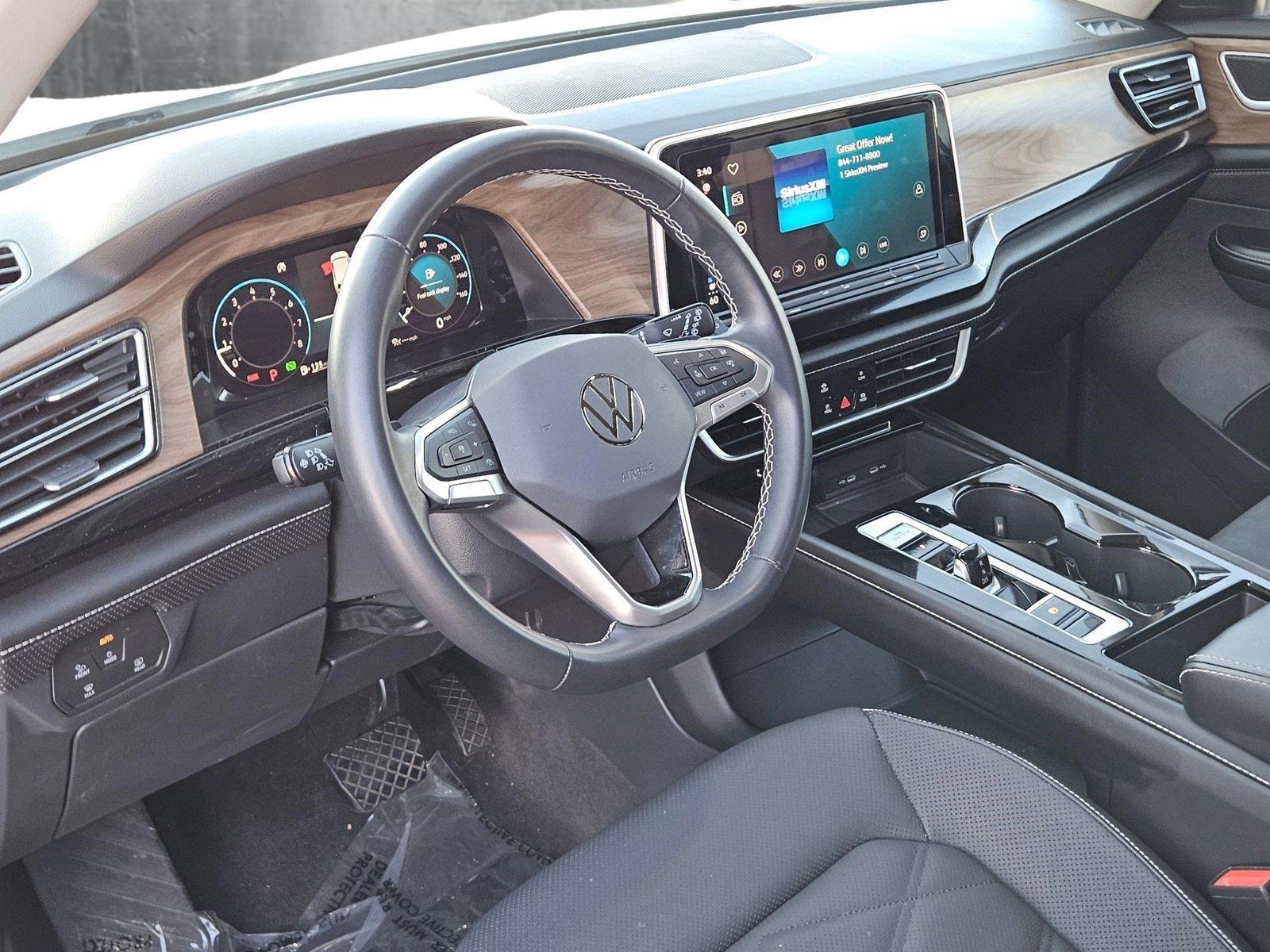 2024 Volkswagen Atlas Vehicle Photo in Peoria, AZ 85382