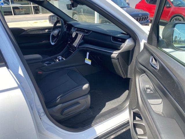 2025 Jeep Grand Cherokee Vehicle Photo in Doylsetown, PA 18901