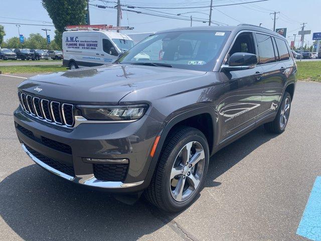 2025 Jeep Grand Cherokee L Vehicle Photo in Doylsetown, PA 18901