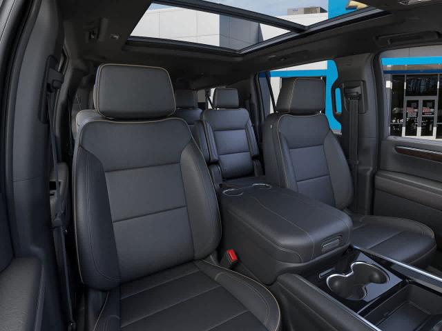 2025 Chevrolet Suburban Vehicle Photo in MOON TOWNSHIP, PA 15108-2571