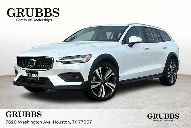 2024 Volvo V60 Cross Country Vehicle Photo in Houston, TX 77007