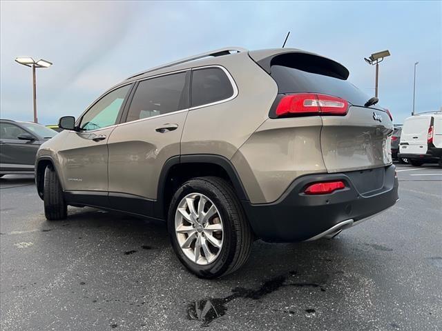 2017 Jeep Cherokee Vehicle Photo in O'Fallon, IL 62269