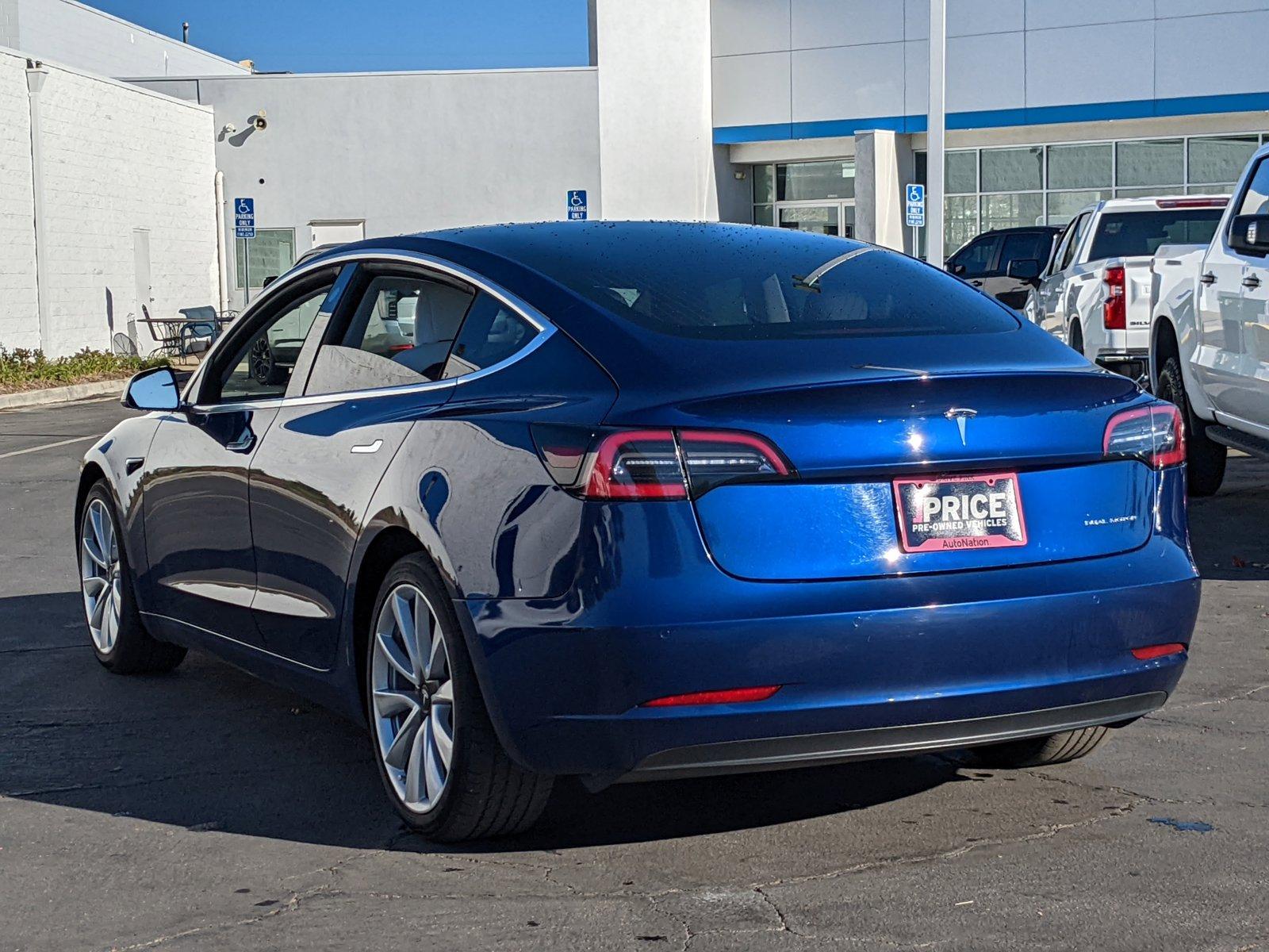 2018 Tesla Model 3 Vehicle Photo in VALENCIA, CA 91355-1705