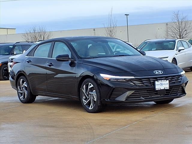 2025 Hyundai ELANTRA Vehicle Photo in Peoria, IL 61615