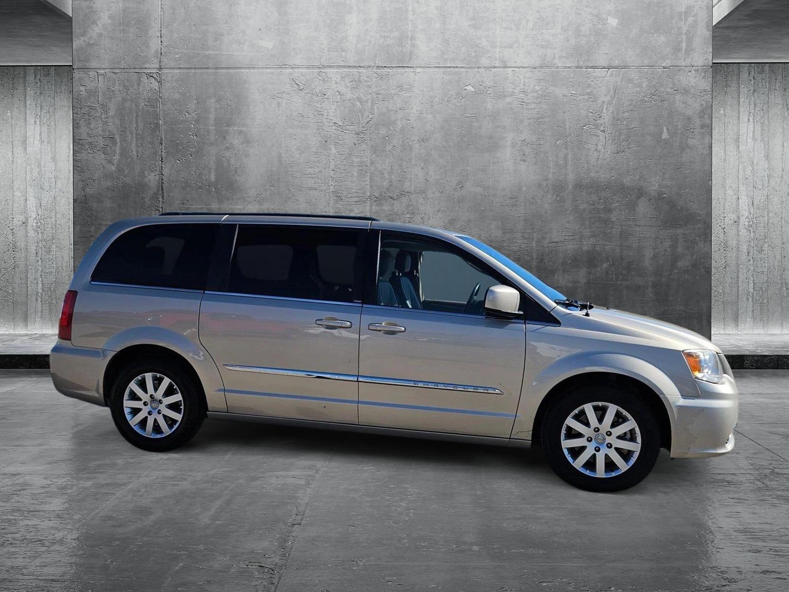 2014 Chrysler Town & Country Vehicle Photo in NORTH RICHLAND HILLS, TX 76180-7199