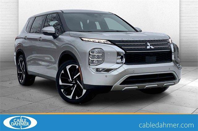 Select 2022 Mitsubishi Outlander