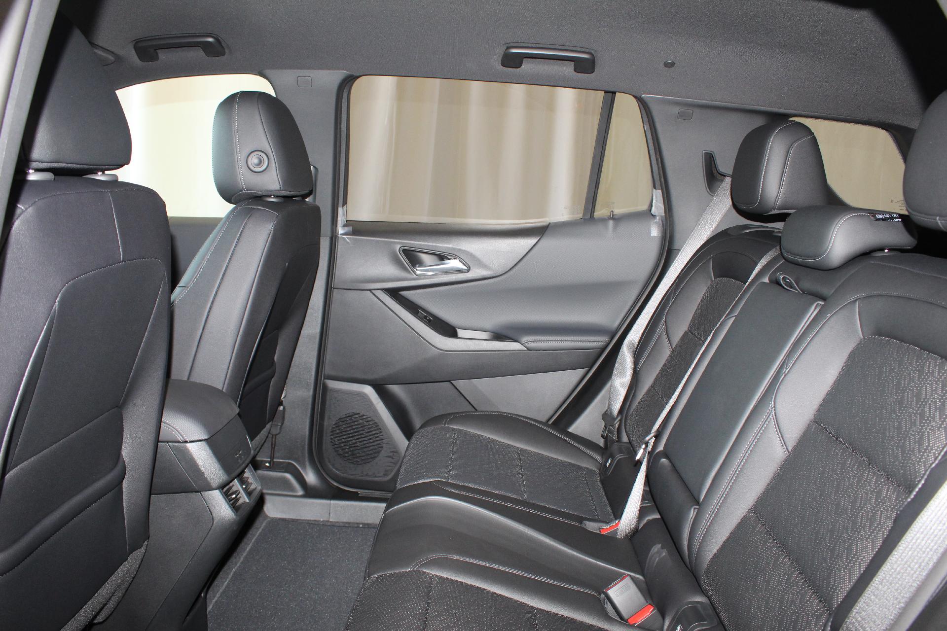 2025 Chevrolet Equinox Vehicle Photo in NORTHAMPTON, MA 01060-1120