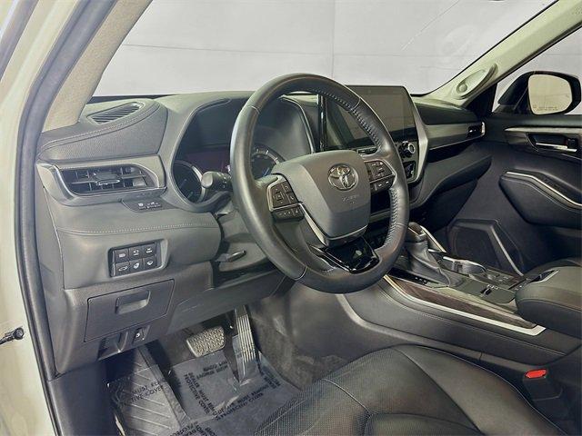 2021 Toyota Highlander Vehicle Photo in PUYALLUP, WA 98371-4149