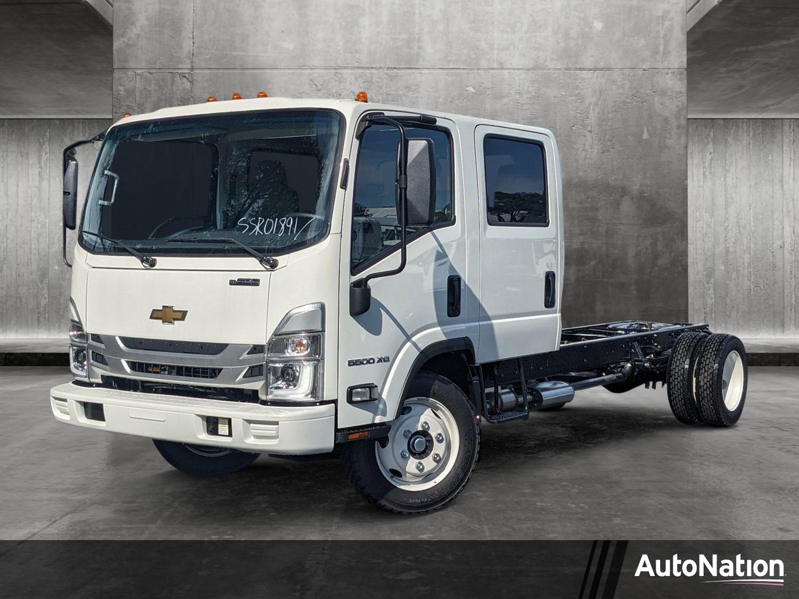 2025 Chevrolet Low Cab Forward 5500 XG Vehicle Photo in GREENACRES, FL 33463-3207