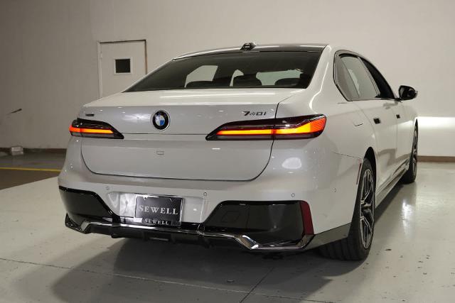 2024 BMW 740i xDrive Vehicle Photo in GRAPEVINE, TX 76051