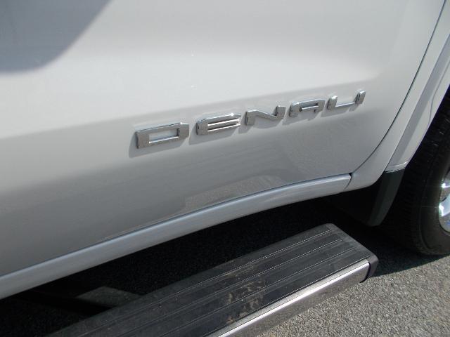 2023 GMC Sierra 1500 Vehicle Photo in LOWELL, MA 01852-4336