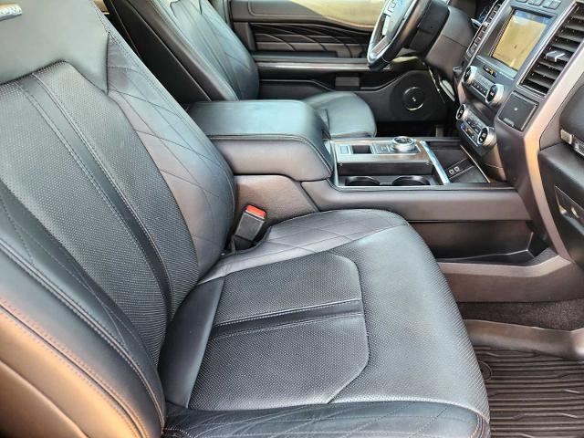 2019 Ford Expedition Vehicle Photo in DENTON, TX 76210-9321