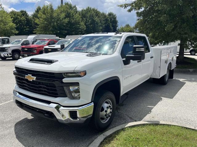 2024 Chevrolet Silverado 3500 HD Chassis Cab Vehicle Photo in ALCOA, TN 37701-3235