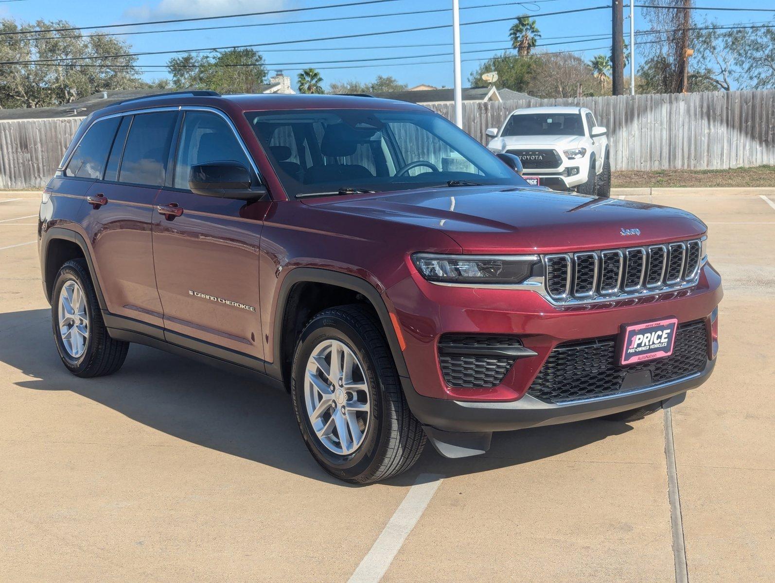 2023 Jeep Grand Cherokee Laredo photo 3