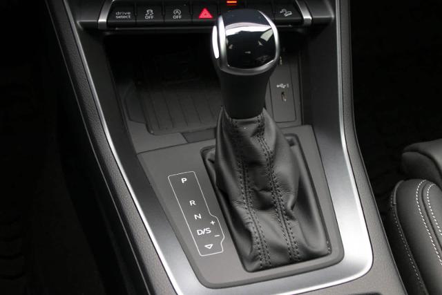 2024 Audi Q3 Vehicle Photo in SUGAR LAND, TX 77478