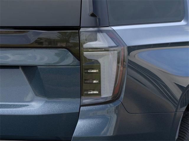 2025 Chevrolet Suburban Vehicle Photo in ENGLEWOOD, CO 80113-6708