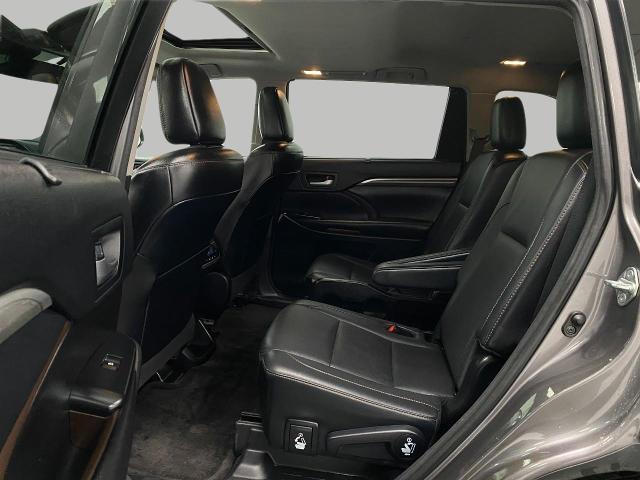2017 Toyota Highlander Vehicle Photo in Appleton, WI 54913