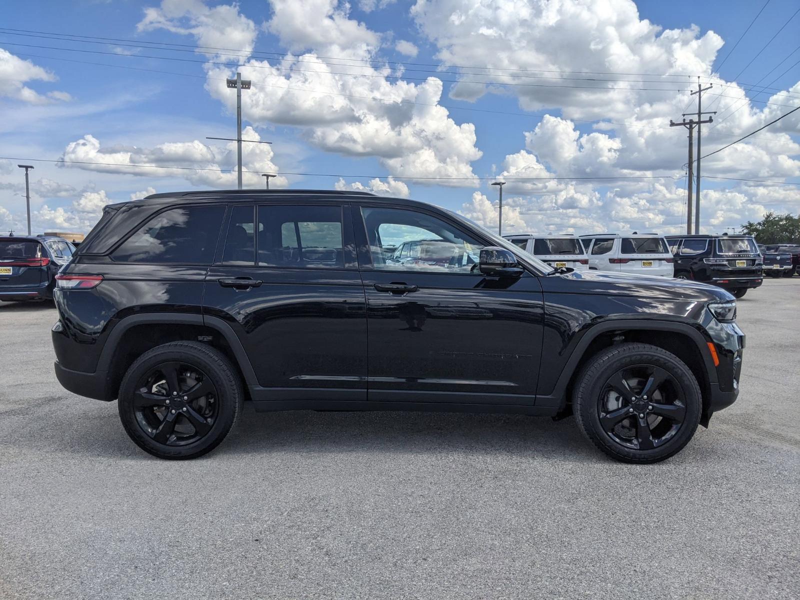2023 Jeep Grand Cherokee Vehicle Photo in Seguin, TX 78155
