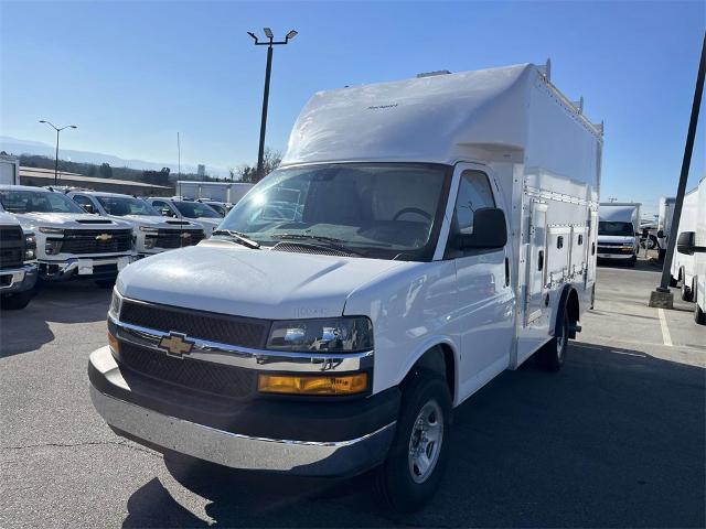 2025 Chevrolet Express Cutaway 3500 Vehicle Photo in ALCOA, TN 37701-3235