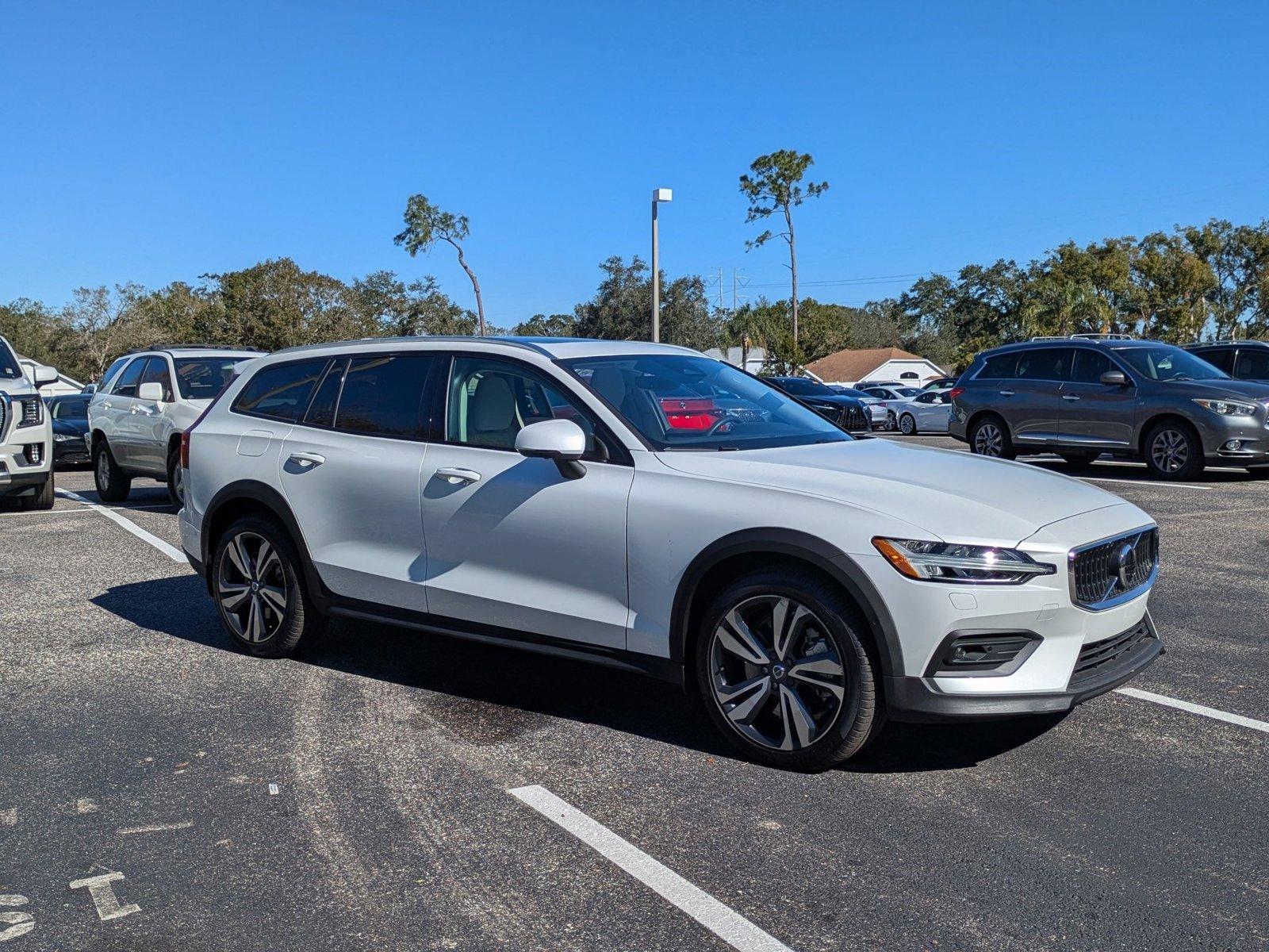 2023 Volvo V60 Cross Country Vehicle Photo in Clearwater, FL 33761