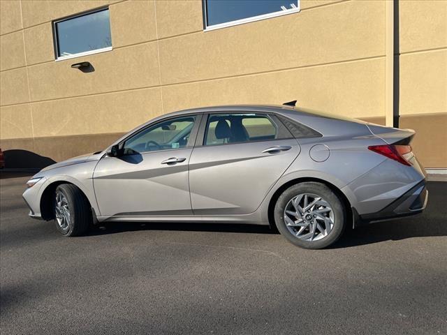 2024 Hyundai ELANTRA Vehicle Photo in Shiloh, IL 62269