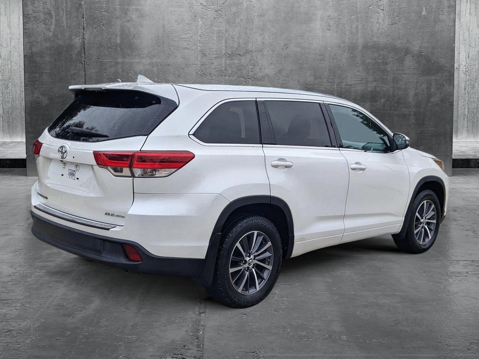 2018 Toyota Highlander Vehicle Photo in Pembroke Pines , FL 33084