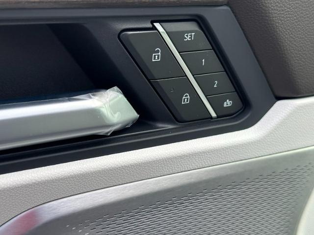 2025 GMC Acadia Vehicle Photo in COLUMBIA, MO 65203-3903